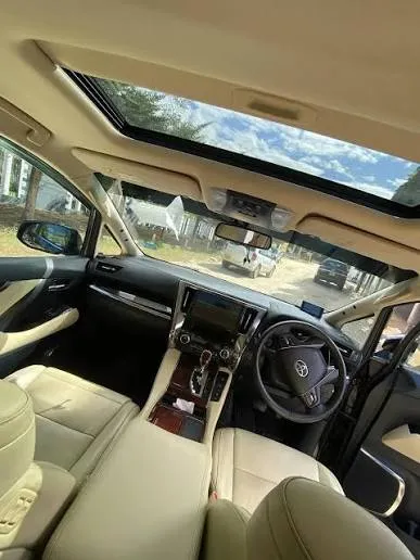 Toyota Alphard photo 3