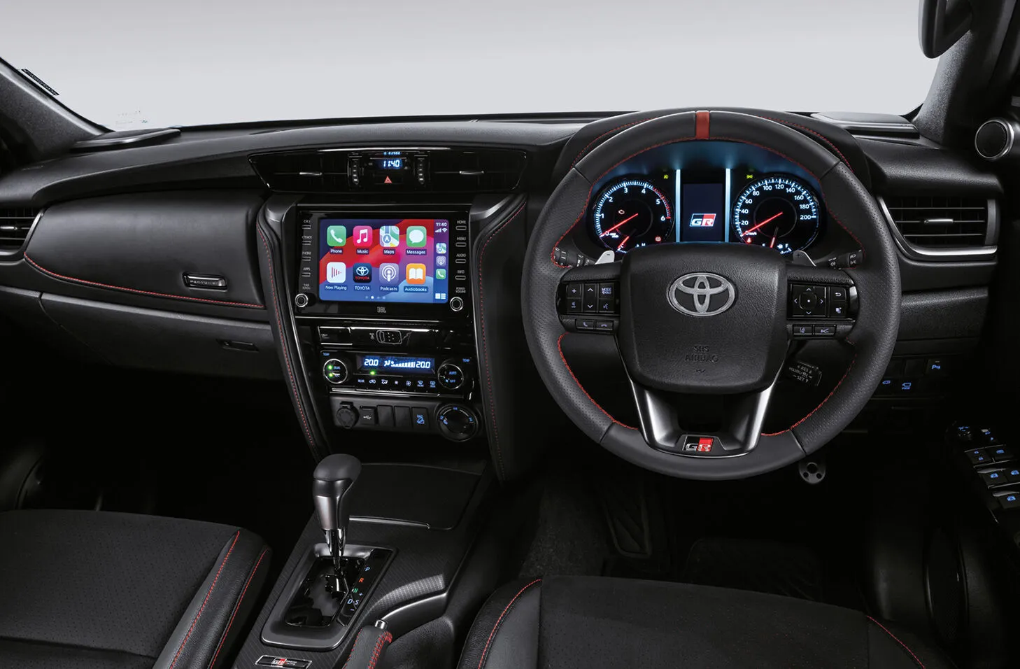 Toyota Fortuner 4x4 photo 2