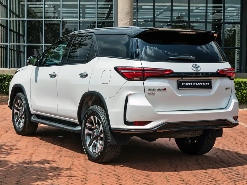 Toyota Fortuner 2x4 photo 2