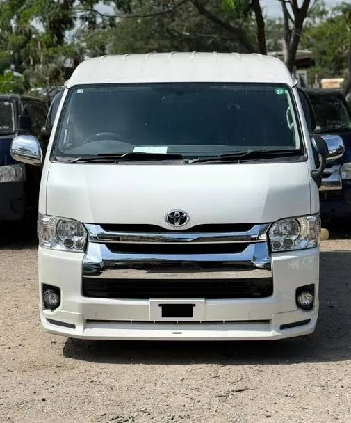 Toyota Quantum photo 3